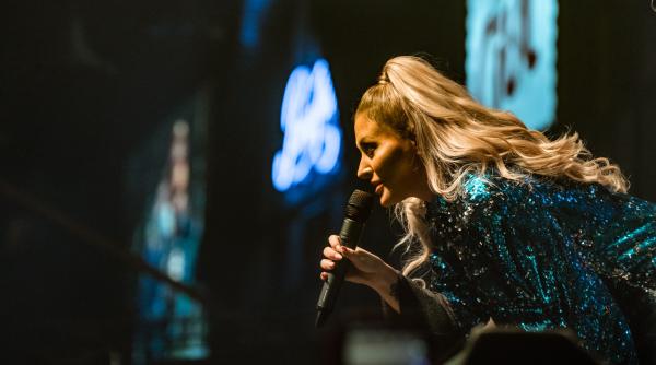 delia piesa cu care a uimit pe toata lumea numarul 1 pe youtube printre manele si vloguri simt ca exista speranta