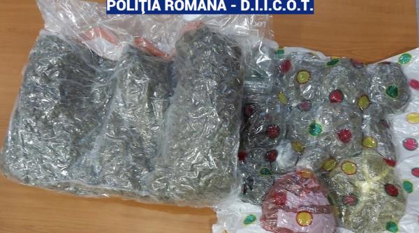 droguri de 10 000 de euro livrate intr o punga la autogara diicot a retinut doua persoane