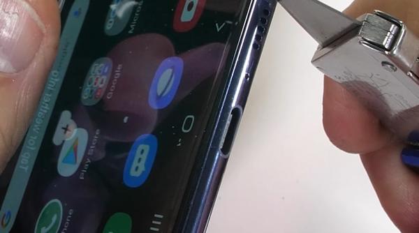 ecranul de sticla al lui galaxy flip z o frauda care sunt declaratiile lui samsung