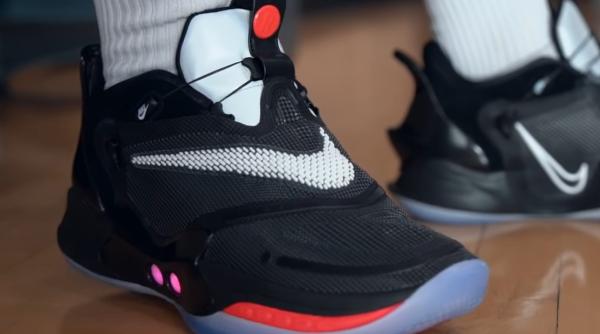 nike a lansat a doua generatie de adidasi inteligenti adapt bb 2 0 se leaga singuri si au un pret incredibil