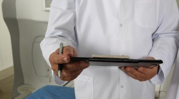 paralela oameni   masini  indrumar pentru medici   postare virala