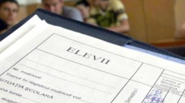 doi elevi au dat foc cataloagelor scolare in giurgiu