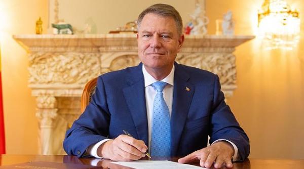 fostul presedinte al consiliului european donald tusk  decorat de presedintele iohannis cu ordinul national steaua romaniei