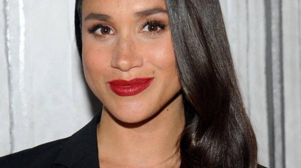 incredibil ea este sosia lui meghan markle sunteti gemene fanii sunt socati