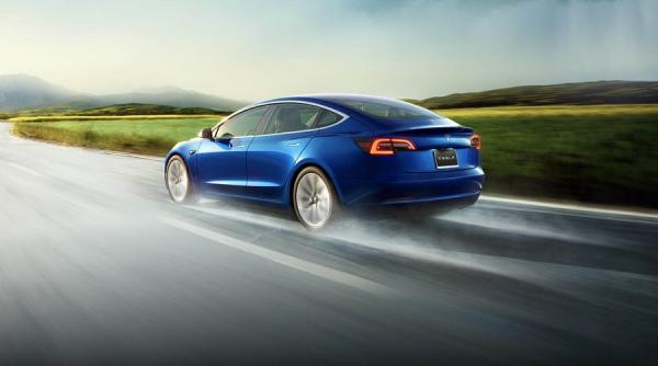 masinile autonome pot fi deturnare tesla fortata sa accelereze la 100 km h