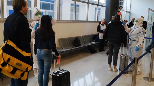scanere pentru coronavirus in aeroporturi cati bolnavi au fost depistati