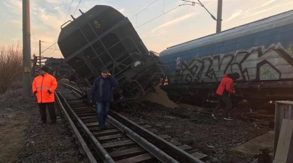 trafic blocat pe dn 6 in olt se ridica vagoanele deraiate