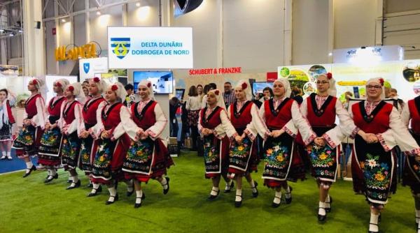 ansamblul bestepeanca a facut spectacol la targul de turism