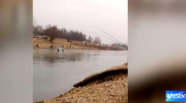 o masina in care se afla si un copil a cazut in lacul tabacarie