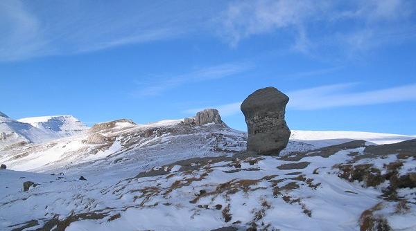 turisti blocati cu autocarul in muntii bucegi interventie de urgenta