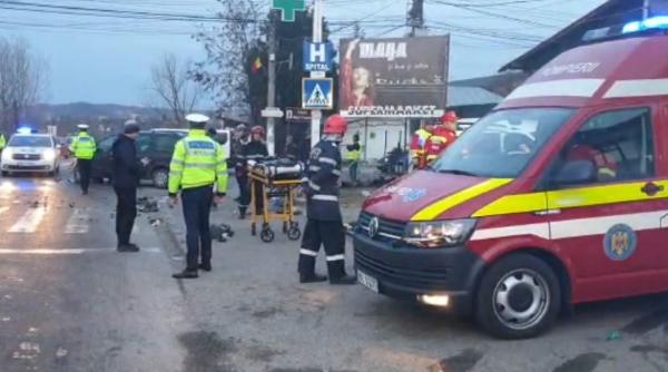 ambulanta cu 5 pacienti lovita in plin la floresti in prahova