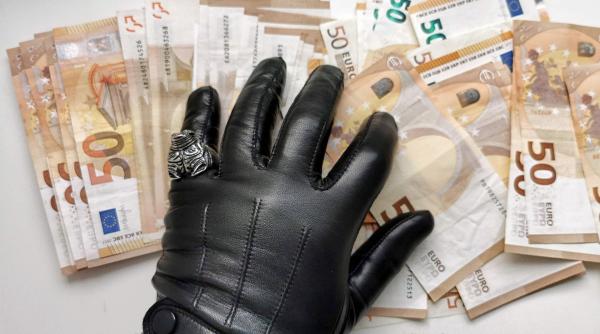 metoda de furt imbratisare afectuoasa face ravagii familie de romani din spania acuzata de furturi de milioane de euro