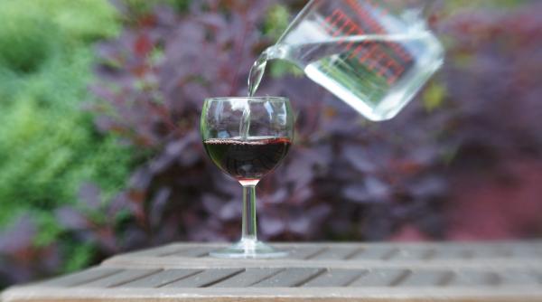 miracol apa transformata in vin intr un orasel din italia