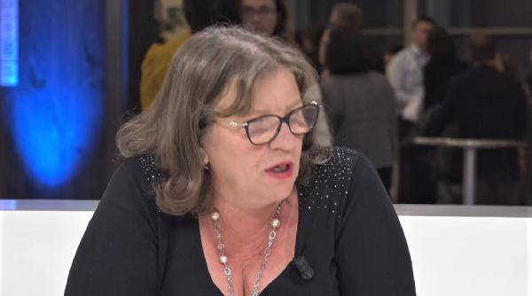 sunt prea mici si prea smecheri norica nicolai da cartile pe fata