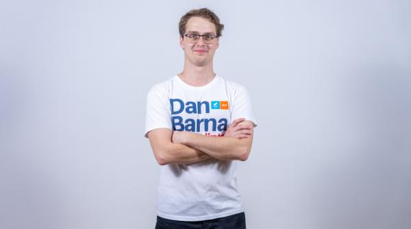 sunt ariel coada de purcel cum suna in engleza si franceza clipul lui ariel chis