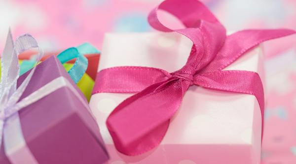 8 martie cadouri inedite in timp ce ofereau bunicii si ce dam astazi