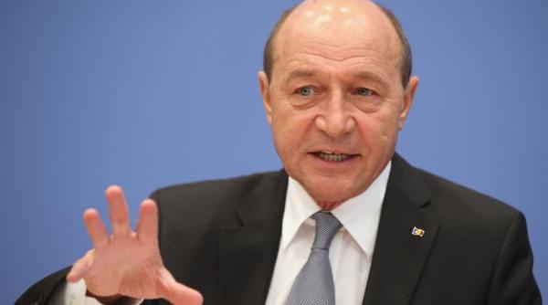 basescu avertisment inainte de locale dreapta victima sigura
