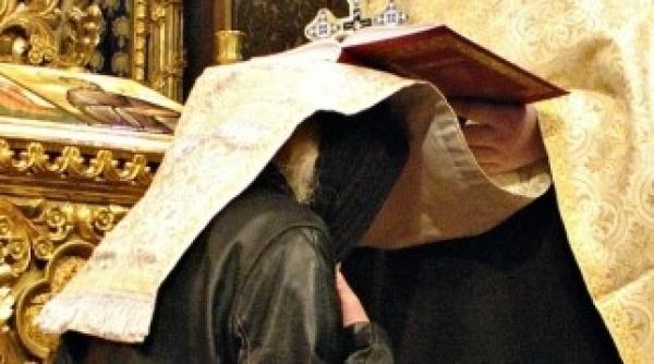 preot din navodari spovedanie cu ochii in telefon moment viral