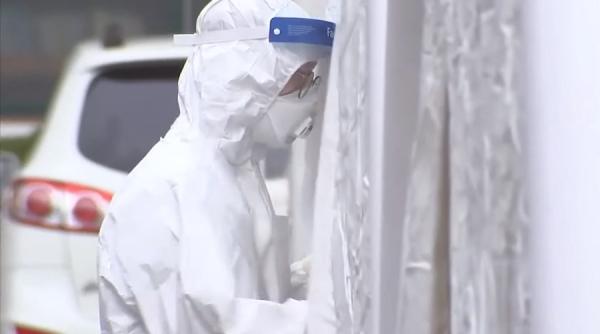 actor ialian aflat in autoizolare  blocat in casa alaturi de un mort de covid 19