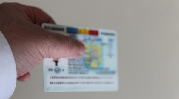 zeci de angajati de la evidenta populatiei din capitala in izolare