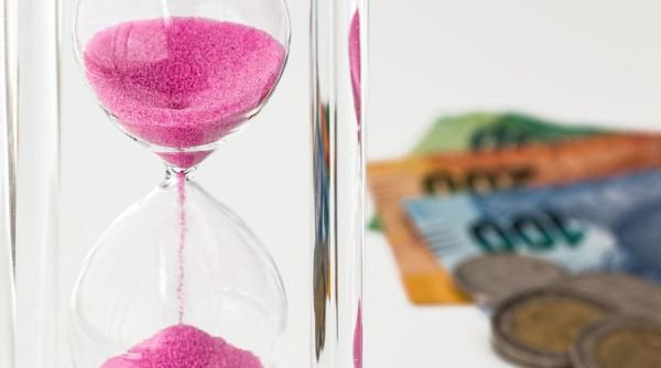 ai bani la banca ce poti face cu ei in caz de criza generata de covid 19 economistul caciu sfat pentru romani