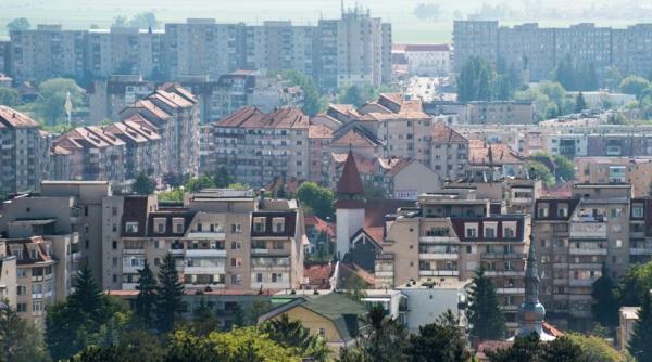la sfantu gheorghe se spala strazile se dezinfecteaza locurile de joaca si autobuzele