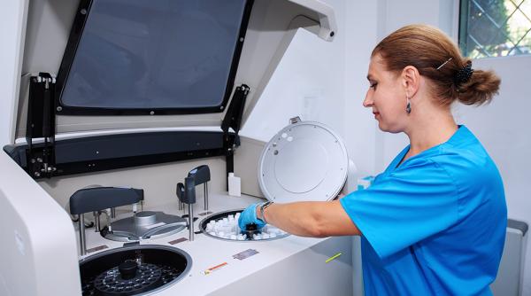 o fundatie doneaza spitalului sibiu o linie de testare pentru coronavirus