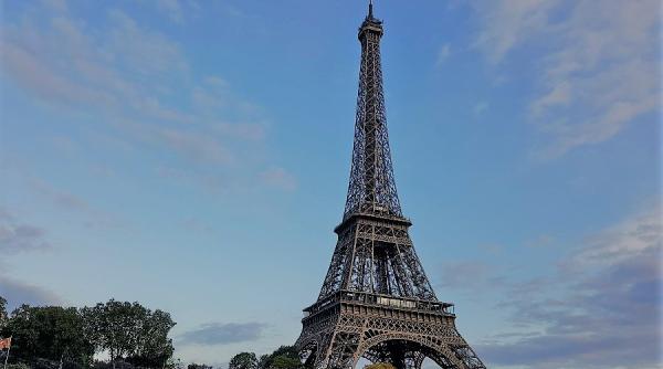 turnul eiffel va fi inchis incepand de vineri seara din cauza epidemiei de coronavirus