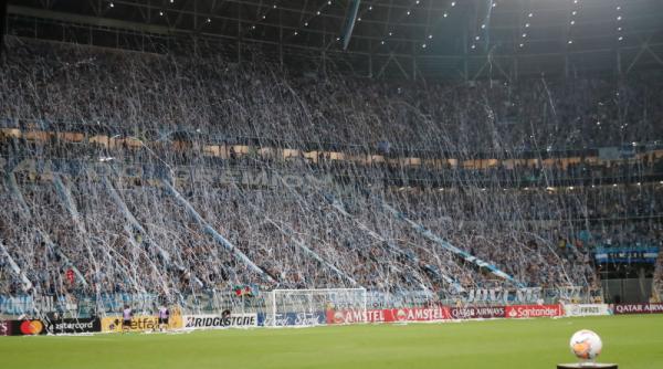 un arbitru a aratat 8 cartonase rosii intr un meci de copa libertadores ce s a intamplat