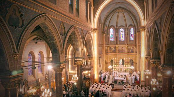 sfanta liturghie din catedrala sfantul iosif din bucuresti in direct la tvr 2