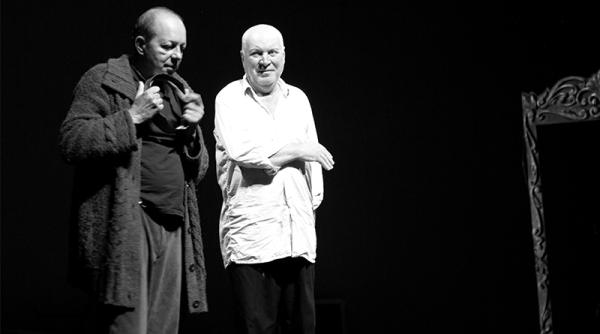 piesa de teatru transisa live pe internet numar record de bilete cumparate