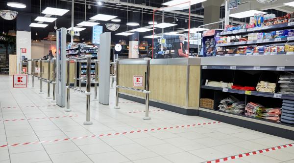 kaufland anunta noi masuri de protectie si instaleaza geamuri de protectie in magazin