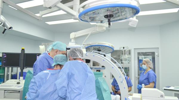 screening pentru cancerul de colon  dr  razvan stavri  sanador  la ce varsta trebuie sa mergi la medic