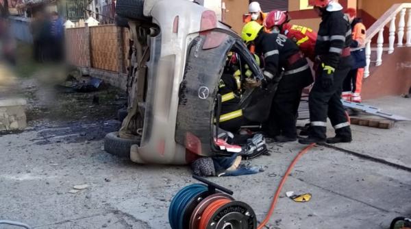 accident mortal la suceava masina rasturnata si oprita intr un gard