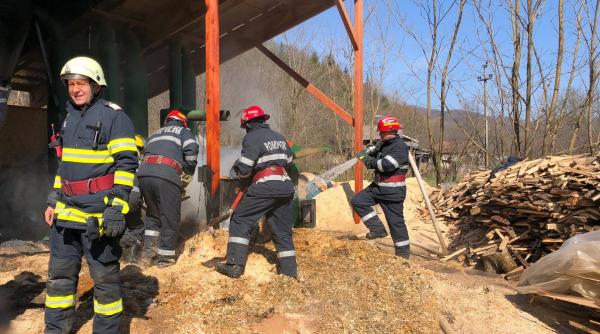 incendiu la o fabrica de peleti din localitatea vulcana de sus dambovita