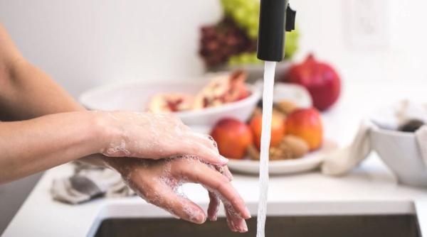 rafila raspunde la intrebarea e bine sa dezinfectezi pachetele sau alimentele cumparate prin catering