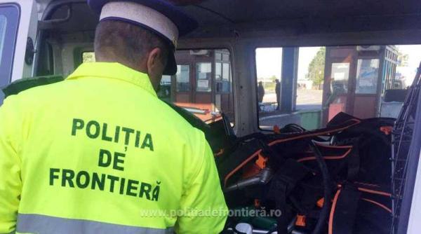 trei cetateni din maroc si unul din siria ascunsi intr un camion incarcat cu aragazuri