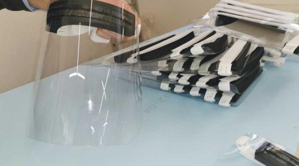 covid 19 la umf carol davila studentii fac echipamente de protectie prin tehnologia printarii 3d