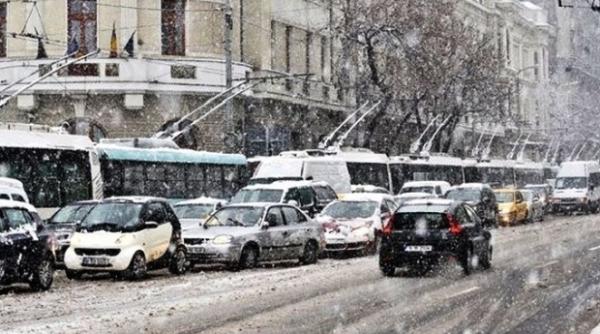 vremea se schimba radical ninsori in capitala cu strat de zapada