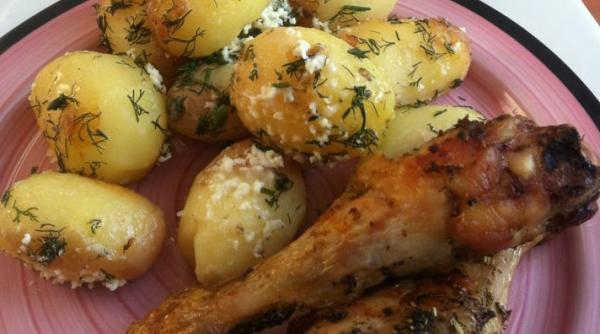 cartofi cu unt si marar la cuptor reteta economica pe timp de criza