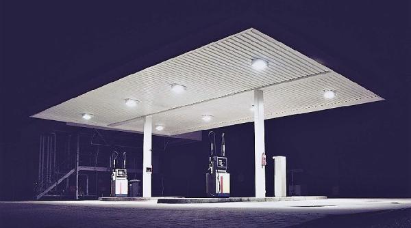 benzinariile incep sa se inchida