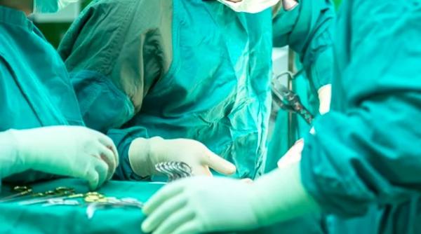 medicii de la spitalul sf ioan din bucuresti plangere impotriva conducerii directorul acuzatii de politicianisme