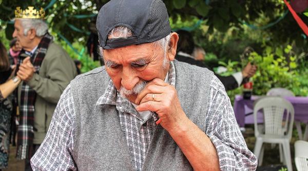 razvan dumitrescu apropos la noi batranii sunt considerati aur