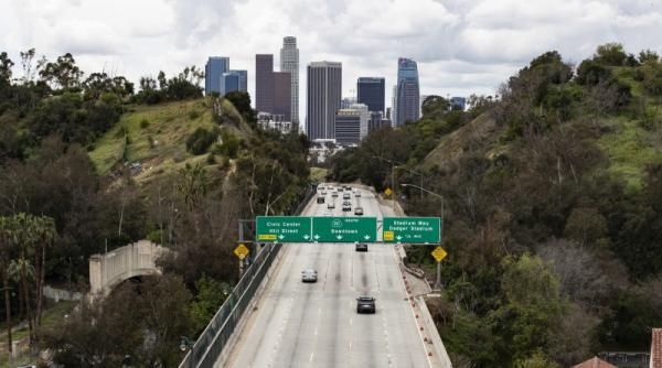 primarul orasului los angeles va taia utilitatile afacerilor care nu se inchid dupa ultimul ordin