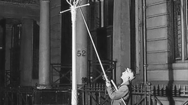 intunericul si tacerea se intindeau asupra bucurestiului istoria iluminatului public in capitala