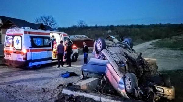 grav accident de circulatie in judetul galati o masina rasturnata
