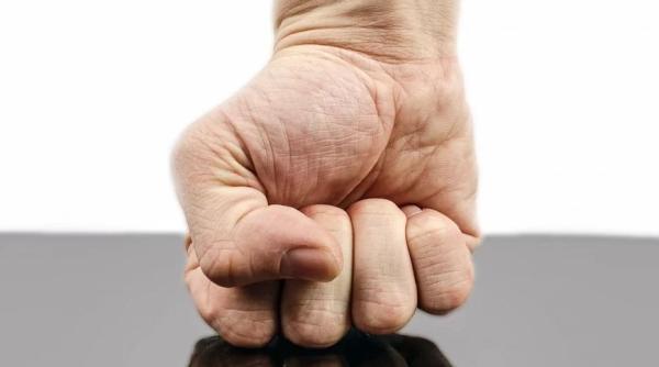 violenta in familie pe timp de izolare psiholog sa evite butoanele rosii