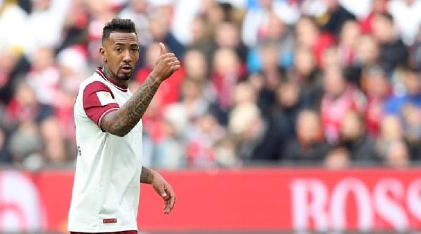 jerome boateng s a izbit cu masina de un parapet pe autostrada
