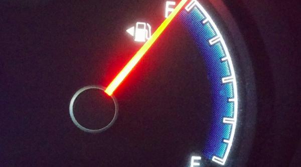 pretul petrolului poate scadea sub 0 in urmatoarea perioada