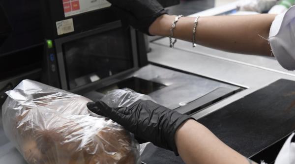 un lant de supermarketuri ofera un prc e2prc 80prc 9dbonus de erouprc e2prc 80prc 9d angajatilor